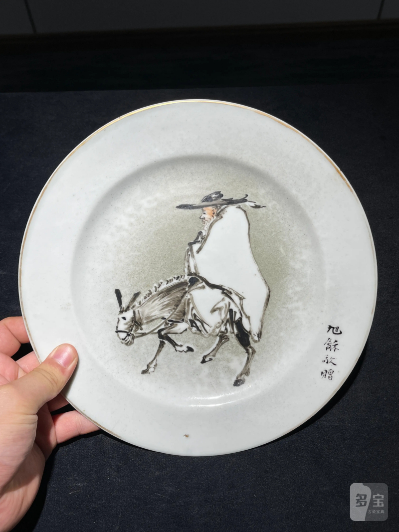 清代 黄慎风格墨彩踏雪寻梅图盘一对 - 图2
